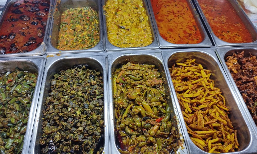 కర్రీ రూ. 40, టిఫిన్ రూ.60.. గ్యాస్ ఎఫెక్ట్‌తో బాదుడే బాదుడు..!